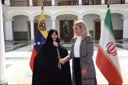 تمجید ابطحی از رئیسی به خاطر احترام به همسرش
