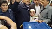 المرشح مسعود بزشکیان یدلی بصوته فی الانتخابات الرئاسیة