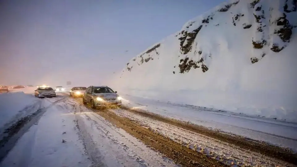 جاده کندوان همچنان مسدود است 