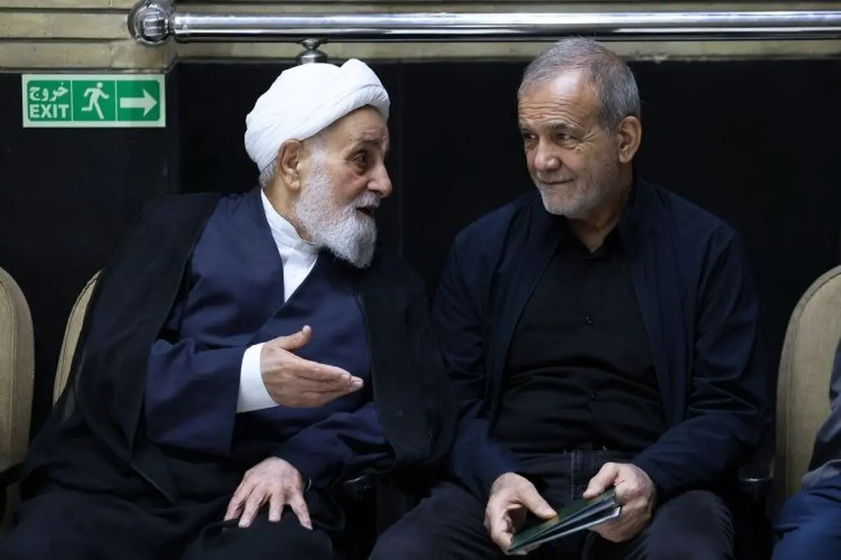 گفت‌وگوی طولانی پزشکیان و ناطق‌نوری در یک مراسم ختم +‌عکس