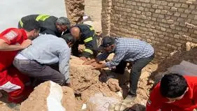 کارگر اصفهانی از زیر آوار جان سالم بدر برد