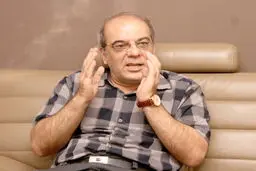  اگر مساله پناهیان تولید ثروت است چرا به ایشان آپارتمان مجانی دادند؟/ بسیاری از اینها در دوره احمدی‌نژاد آویزان پول نفت شدند و خوردند و بردند