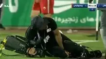 هواداران استقلال تصویربردار صداوسیما‌ را مصدوم کردند / ویدئو

