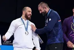 به گروگان گرفته‌شدن در ۱۱‌ سالگی

