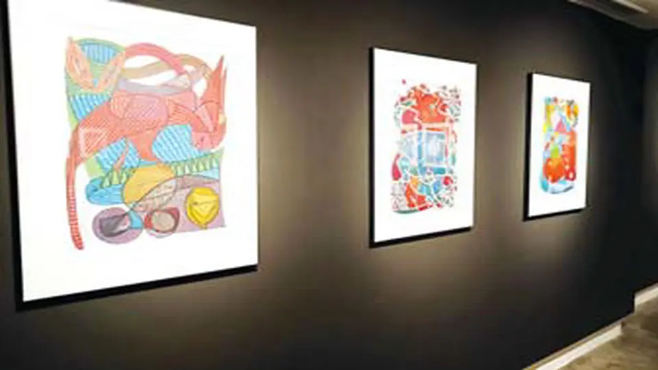 نقاشی‌های آقای مجری

