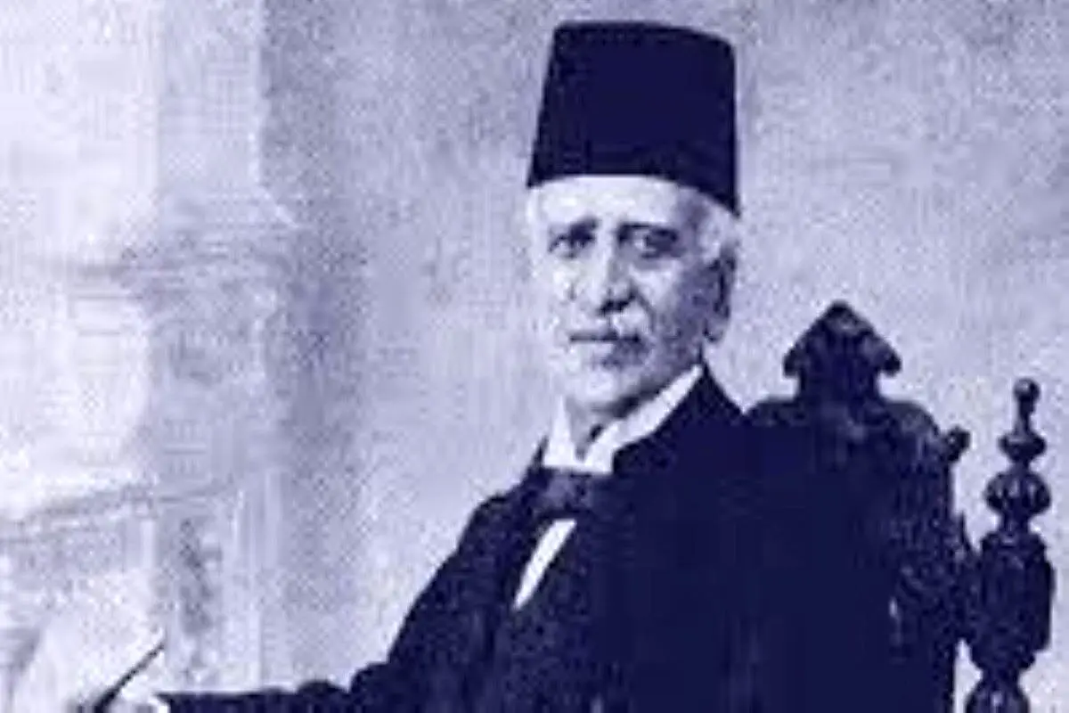 پولیتونومیِ ملکم خان

