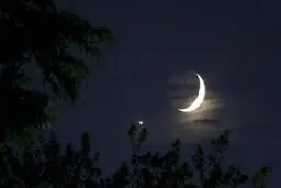 مقارنه ماه و‌مشتری امروز غروب ۱۰ اردیبهشت