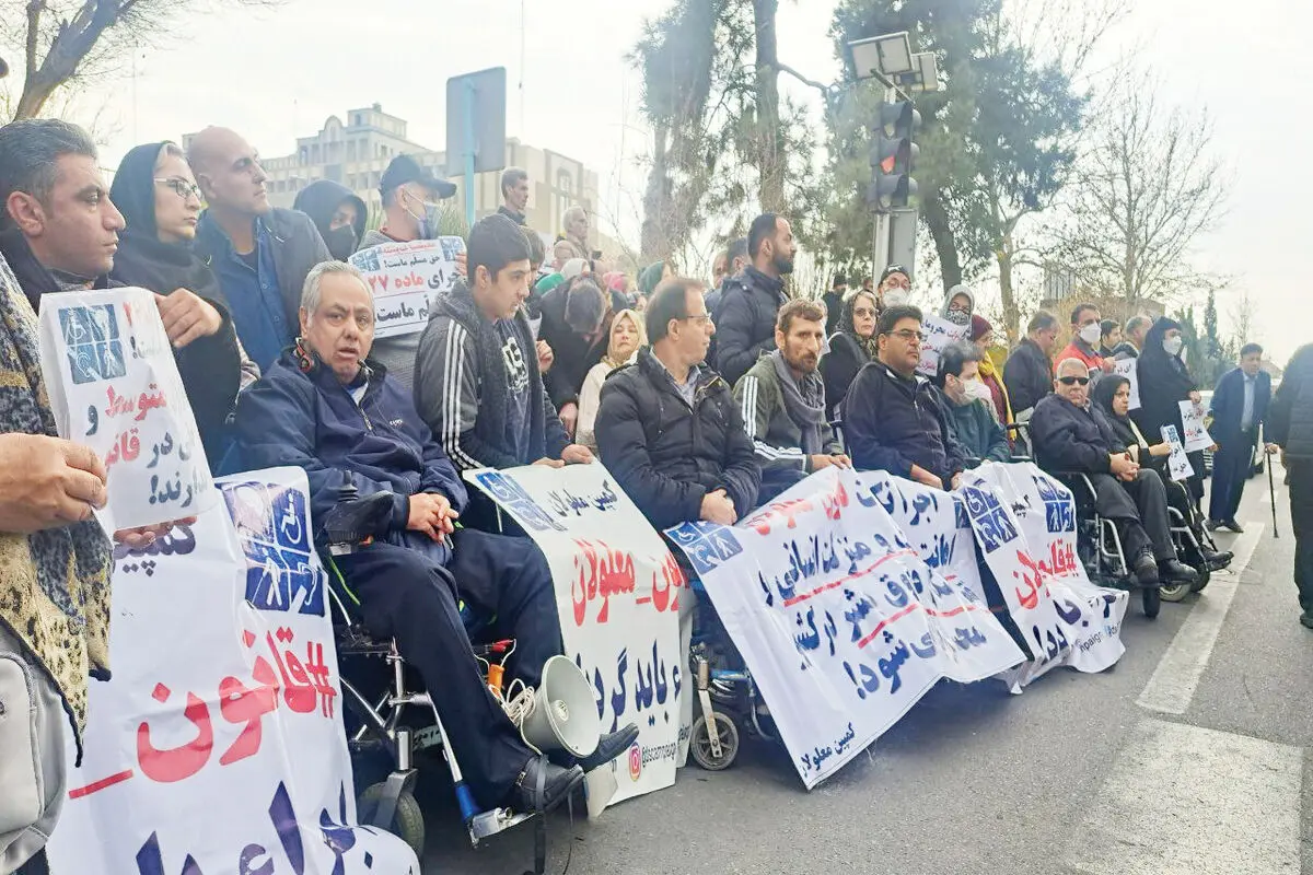 مسئولان به خانه‌های معلولان آمده و معضلات را از نزدیک ببینند
