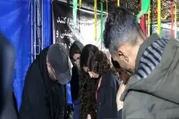 آموزش کار با تفنگ به دختران در میدان ونک تهران + عکس