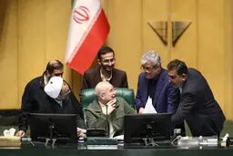 عکسی که فارس از قالیباف در جلسه علنی مجلس منتشر کرد
