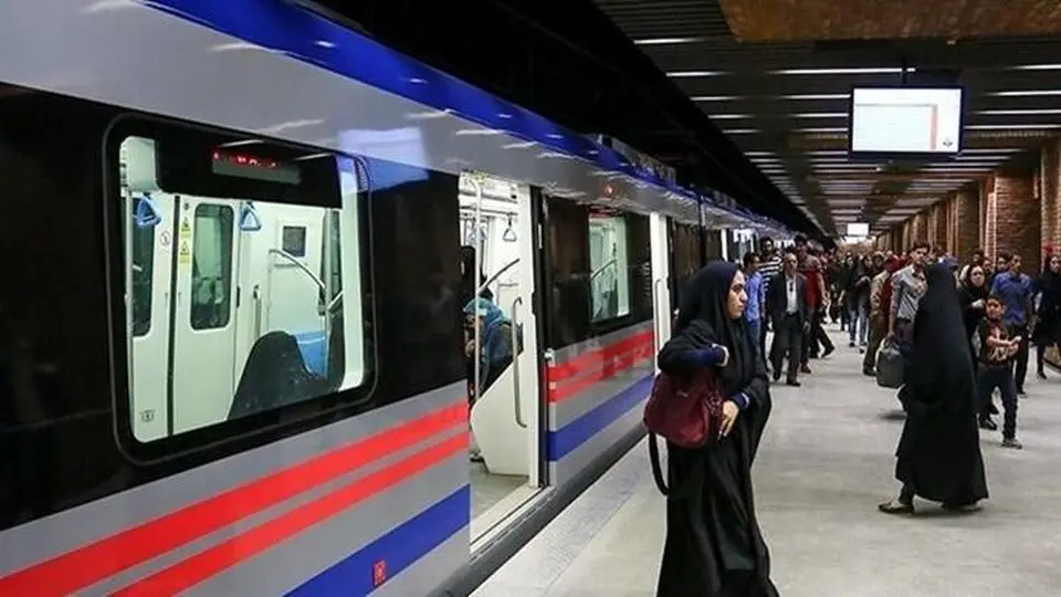ضرورت رعایت حجاب در مترو 