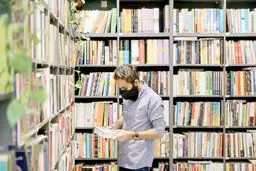 هفته کتاب یا مجلس ترحیم کتاب
