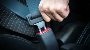 از کمربند ایمنی تا نوع پوشش؛ یک قیاس معیوب

