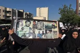 پخش زنده شبکه‌های تلویزیونی داخلی و خارجی از مراسم تشییع ابراهیم رئیسی و همراهانش