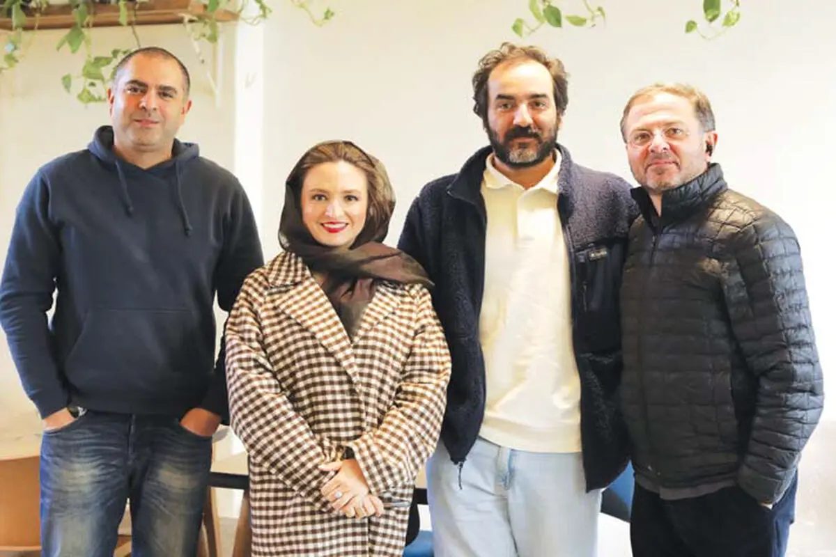 خواندن و شنیدن قصه
