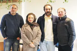 خواندن و شنیدن قصه
