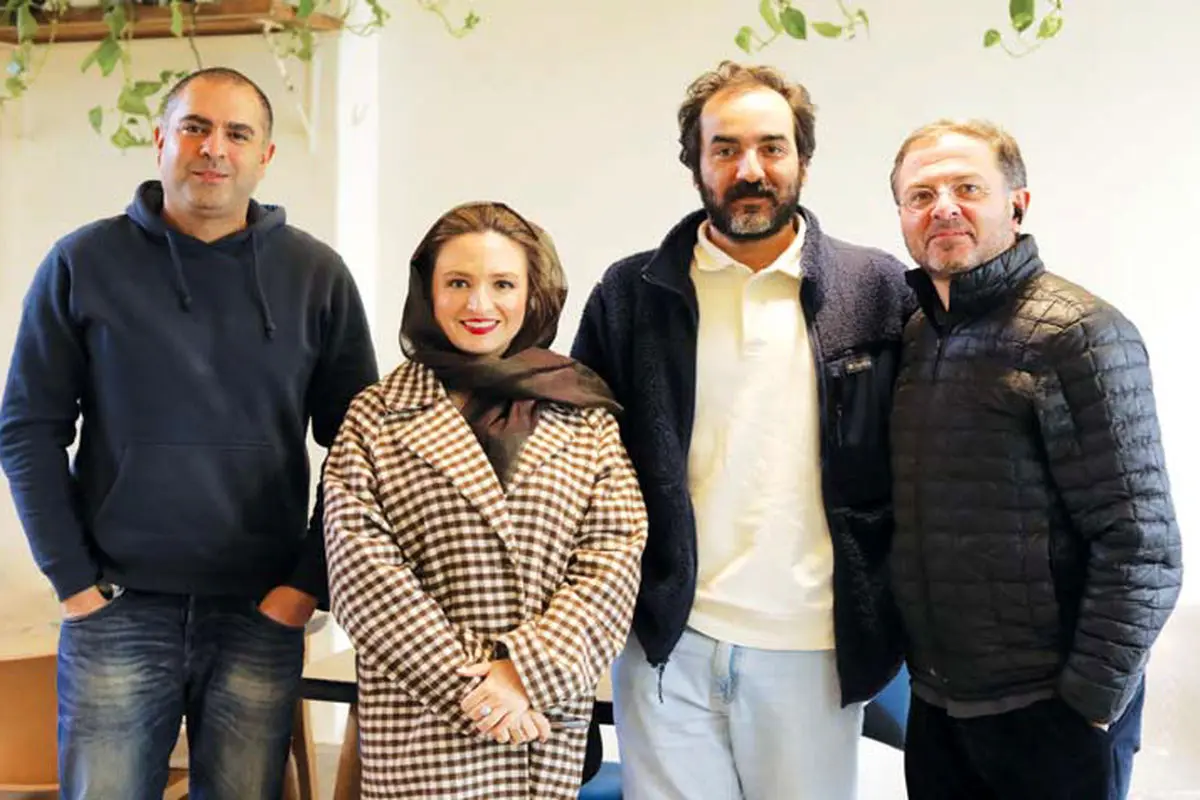 خواندن و شنیدن قصه
