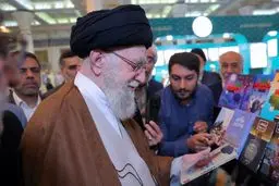 نباید فضای مجازی جای کتابخوانی را بگیرد