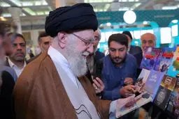 نباید فضای مجازی جای کتابخوانی را بگیرد