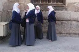 دادگاه فرانسه از ممنوعیت پوشش اسلامی در مدارس حمایت کرد

