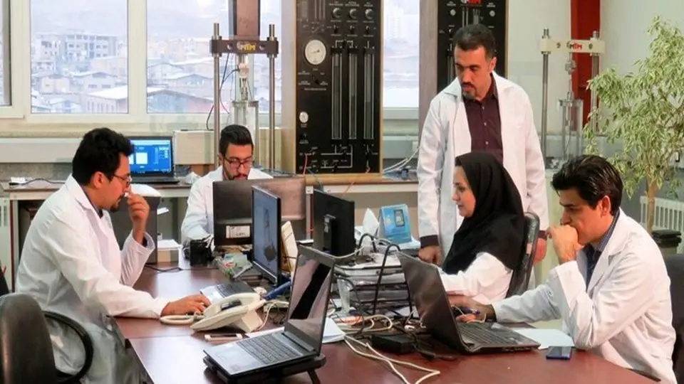 تصدیر معدات مختبریة ایرانیة الى جامعة کندیة