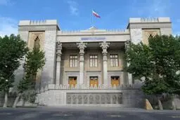 الخارجیة الایرانیة تستدعی السفیر البریطانی