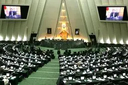 چه کسانی نمی‌توانند کاندیدای انتخابات مجلس شوند؟

