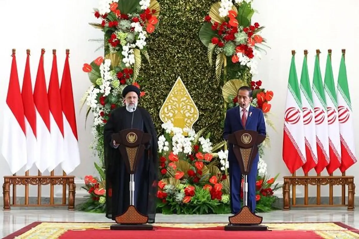 Signing documents showing Iran-Indonesia will to boost ties