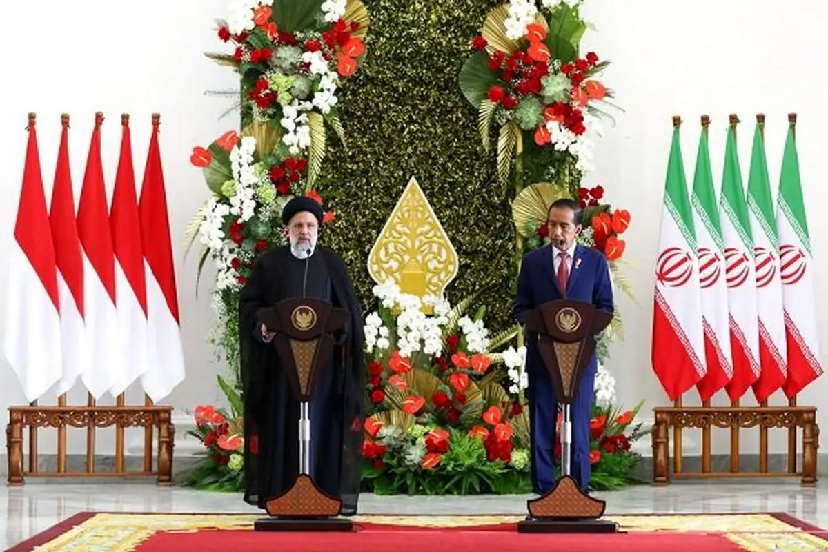 Signing documents showing Iran-Indonesia will to boost ties