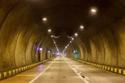 انسداد هر دو مسیر تونل نیایش از ساعت ۲۴ امشب تا ۵ صبح