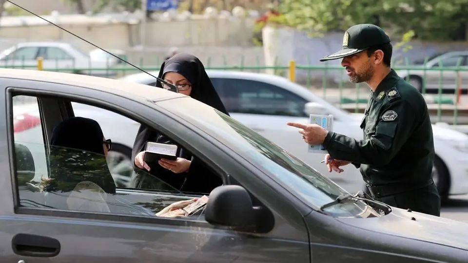  توقیف خودروی زنان بی‌حجاب تا ۲۰ روز/ کارمندانی که کشف حجاب می‌کنند، شناسایی و به کمیته انضباطی معرفی می‌شوند/بالای یک میلیون تومان جریمه برای بی‌حجابی