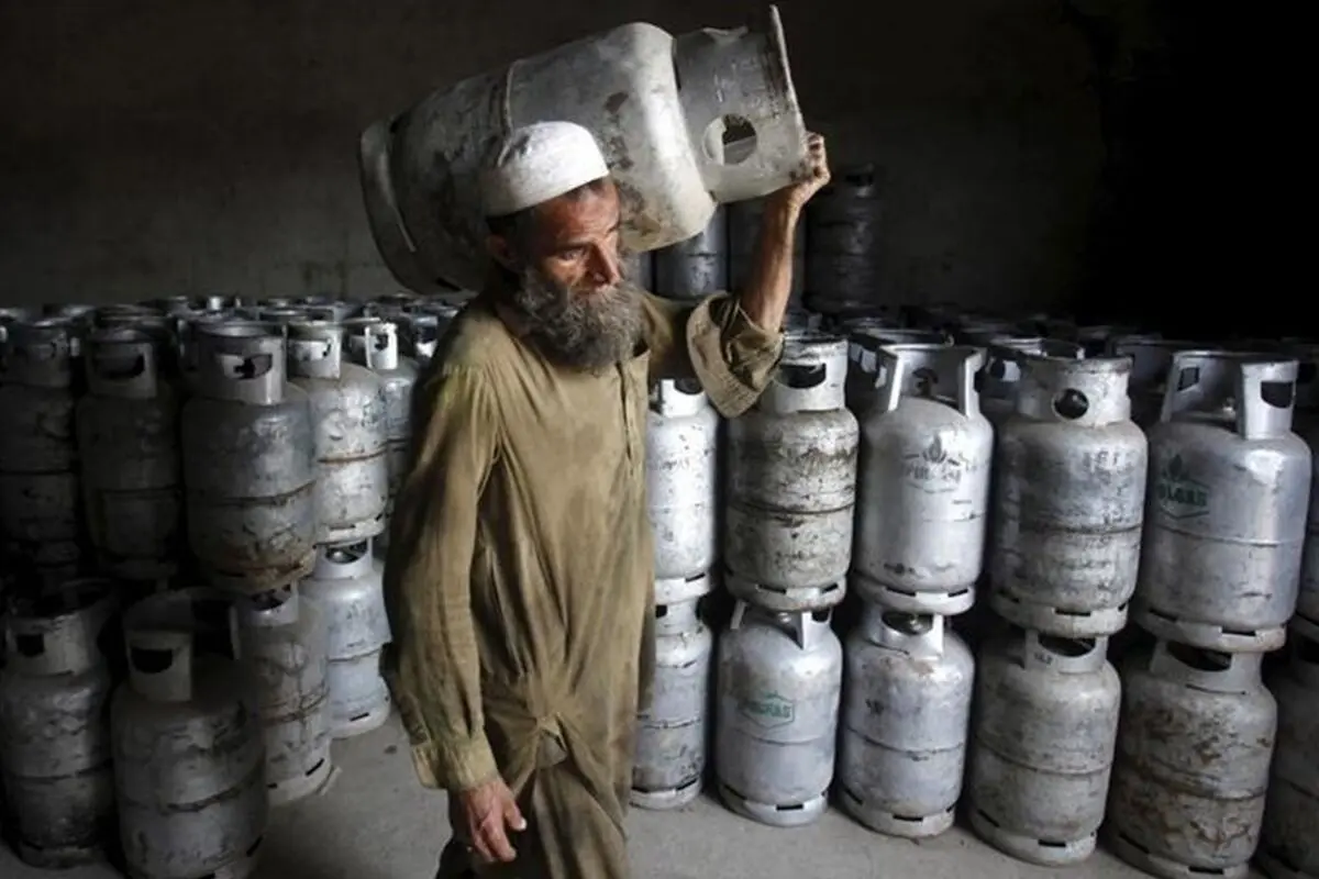 توقف واردات گاز از ایران، قیمت کپسول گاز در پاکستان را ۵۶ درصد افزایش داد