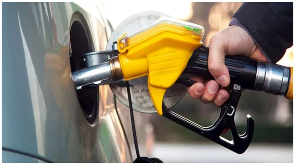 قیمت بنزین در سال ۱۴۰۲ افزایش نمی‌یابد

