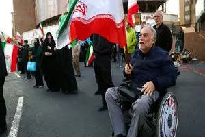 راهنمای حضور ایمن در مراسم تشییع رهبر شهید / بیماران قلبی، دیابتی‌ها و سالمندان چگونه در مراسم شرکت کنند؟