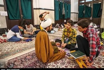 اعتکاف جوانان دهه هشتادی در حرم مطهر رضوی