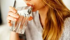 یک تحقیق جدید درباره نیاز زنان به ۱۲ لیوان آب در روز