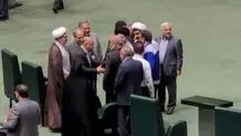تشنج در صحن پارلمان در بدو ورود وزیر کشور به مجلس / نظری، نماینده خلخال: به نشانه اعتراض به حضور وحیدی، جلسه را ترک می‌کنم

