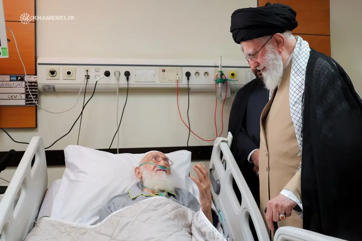 عیادت رهبر انقلاب اسلامی از حضرت آیت‌الله نوری همدانی
