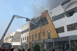آخرین وضعیت امدادرسانى در حادثه حریق مجتمع تجارى در انزلى + ویدئو