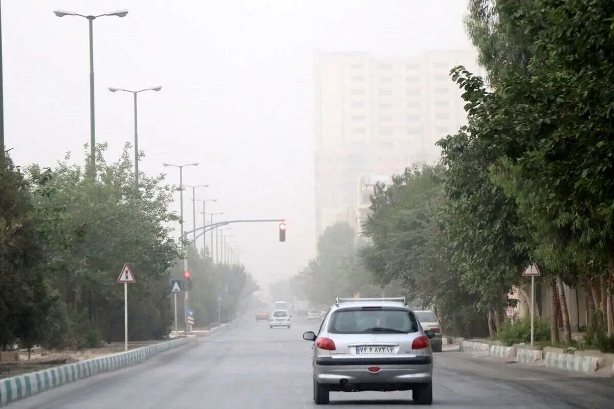 
خیزش گرد و خاک در برخی مناطق کشور/دمای تهران ۳۸ درجه سانتی‌گراد