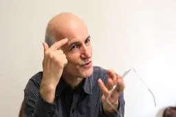 یک جامعه شناس: برخی اساتید اخراجی فقط به خاطر حمایت‌شان از یک دانشجو اخراج شده اند/ ۶۰ درصد جوانان میل به مهاجرت دارند

