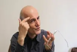 یک جامعه شناس: برخی اساتید اخراجی فقط به خاطر حمایت‌شان از یک دانشجو اخراج شده اند/ ۶۰ درصد جوانان میل به مهاجرت دارند

