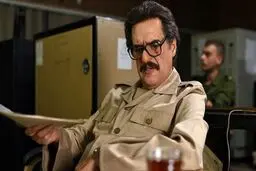 چه کسی بنی‌صدر را بوسید 