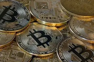 قیمت بیت کوین امروز سه‌شنبه ۲۱ مرداد ۱۴۰۴ + جدول