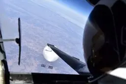  نخستین تصویر واضح از بالون چینی در آسمان آمریکا