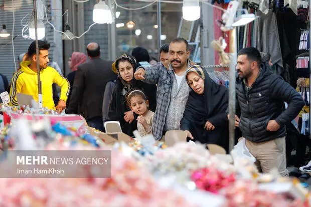 حال و هوای بازار شبِ عید در همدان