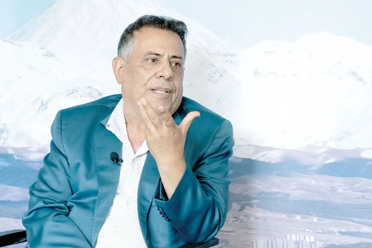 پاکستان؛ یک بازیگر  با  دو  نقش
