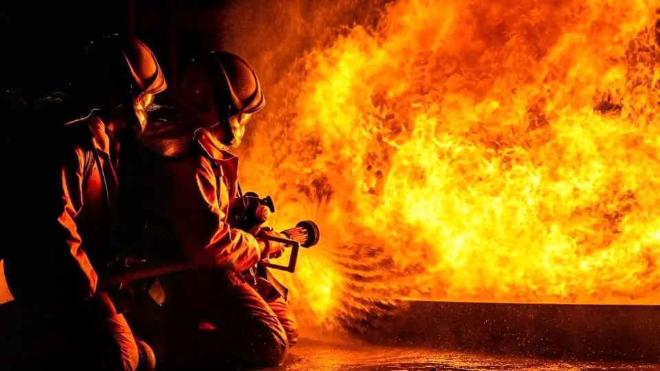 آتش‌سوزی در پردیس بر اثر انفجار تریلی
