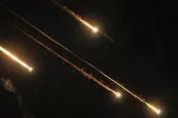 موج جدید حملات موشکی ایران علیه اسرائیل آغاز شد 