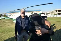 لحظه بازگشت دختر شیرازی به آغوش مادر پس از آزادی از دست گروگان گیرها/ ویدئو